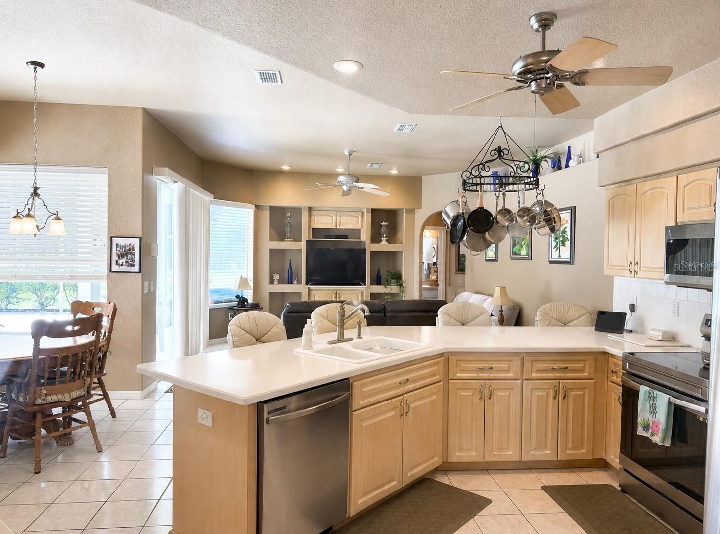 7552 RIVER COUNTRY DR, WEEKI WACHEE, FL — photo 13
