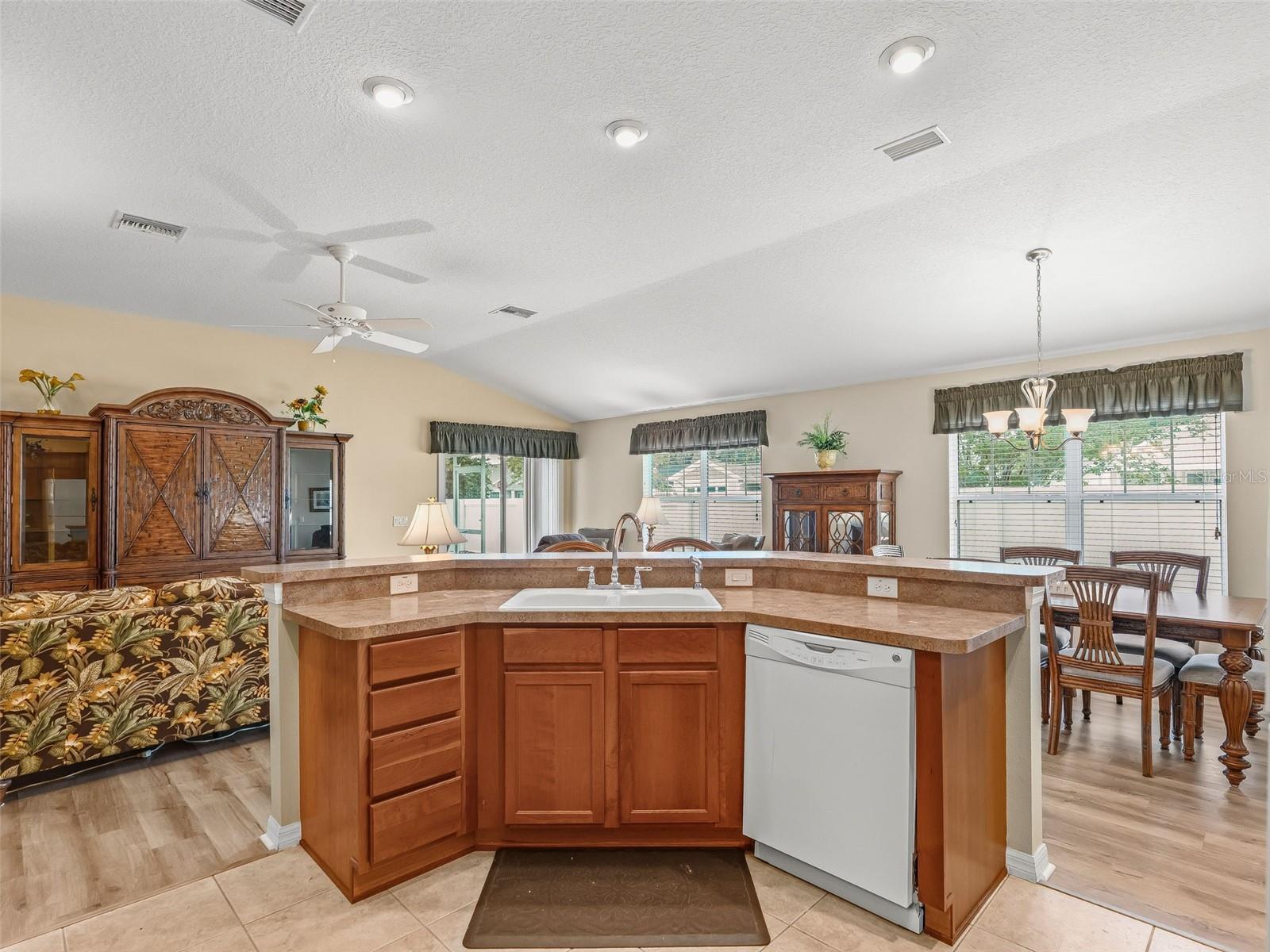 1134 SOUTHERN SUN DR, THE VILLAGES, FL — photo 15