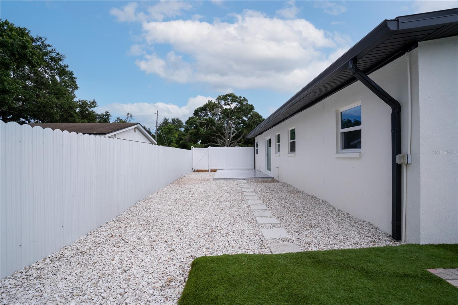 12425 RIDGE RD, LARGO, FL — photo 28