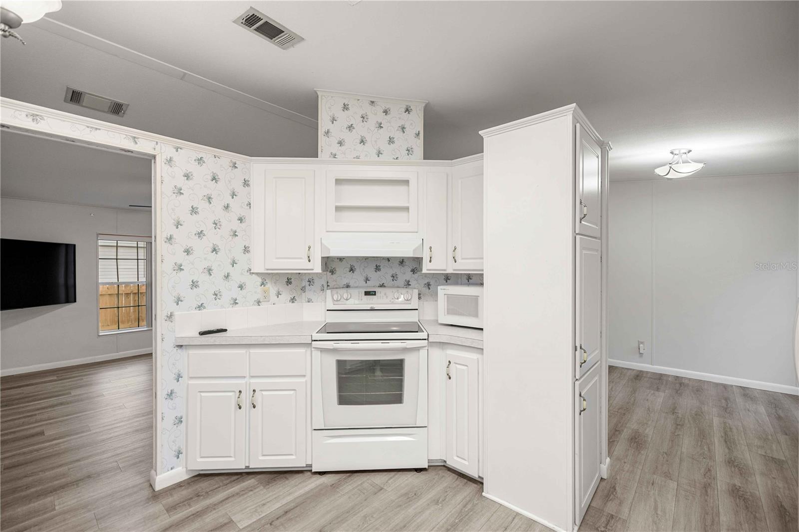 5230 LEXINGTON CIR, WILDWOOD, FL — photo 12
