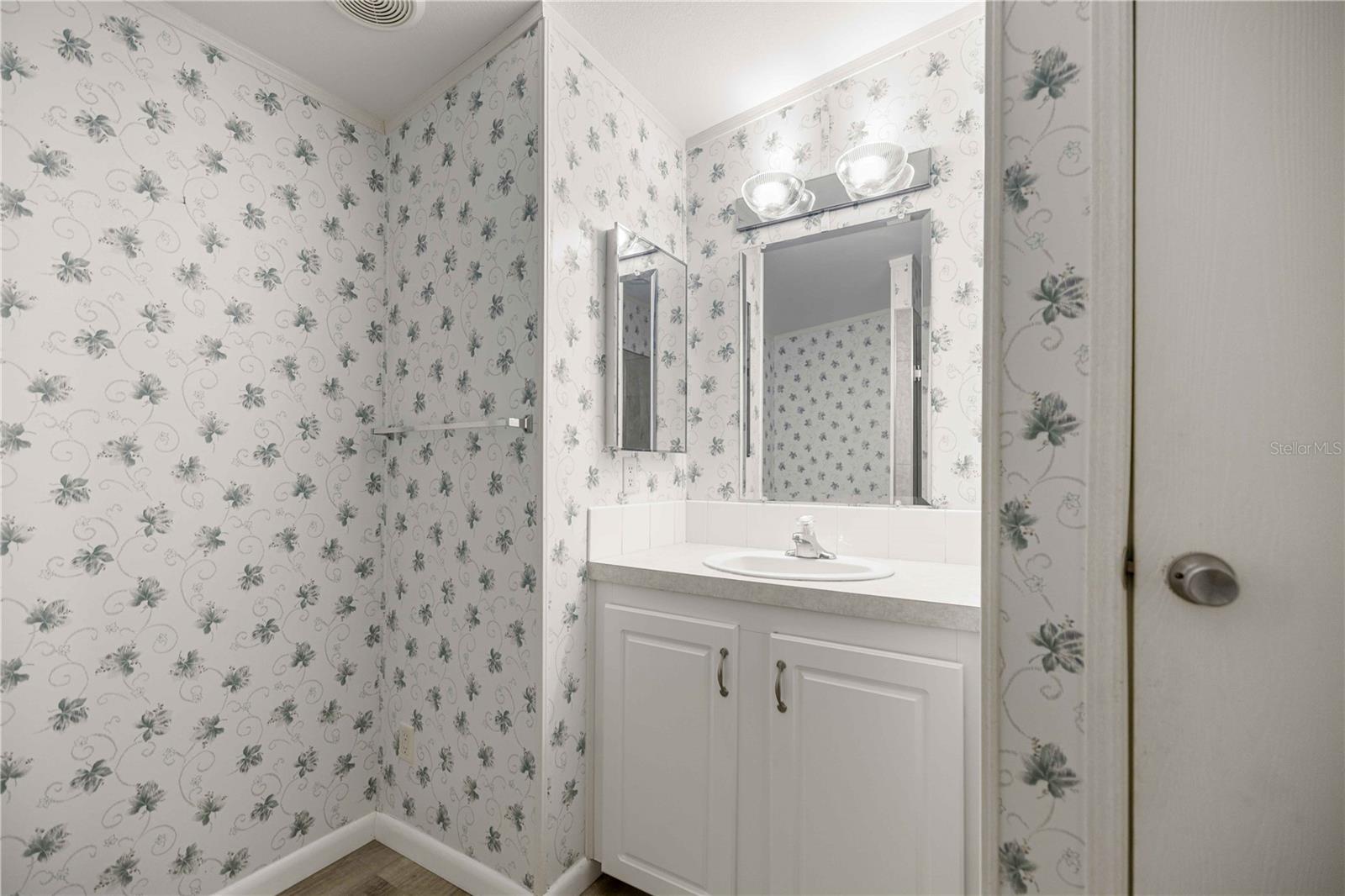 5230 LEXINGTON CIR, WILDWOOD, FL — photo 23