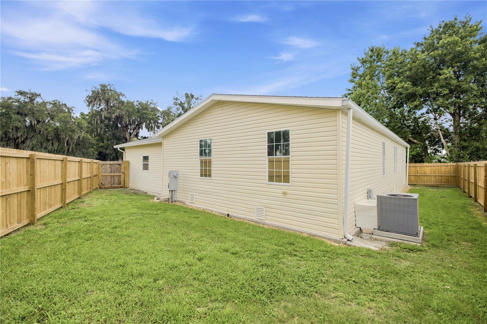 5230 LEXINGTON CIR, WILDWOOD, FL — photo 28