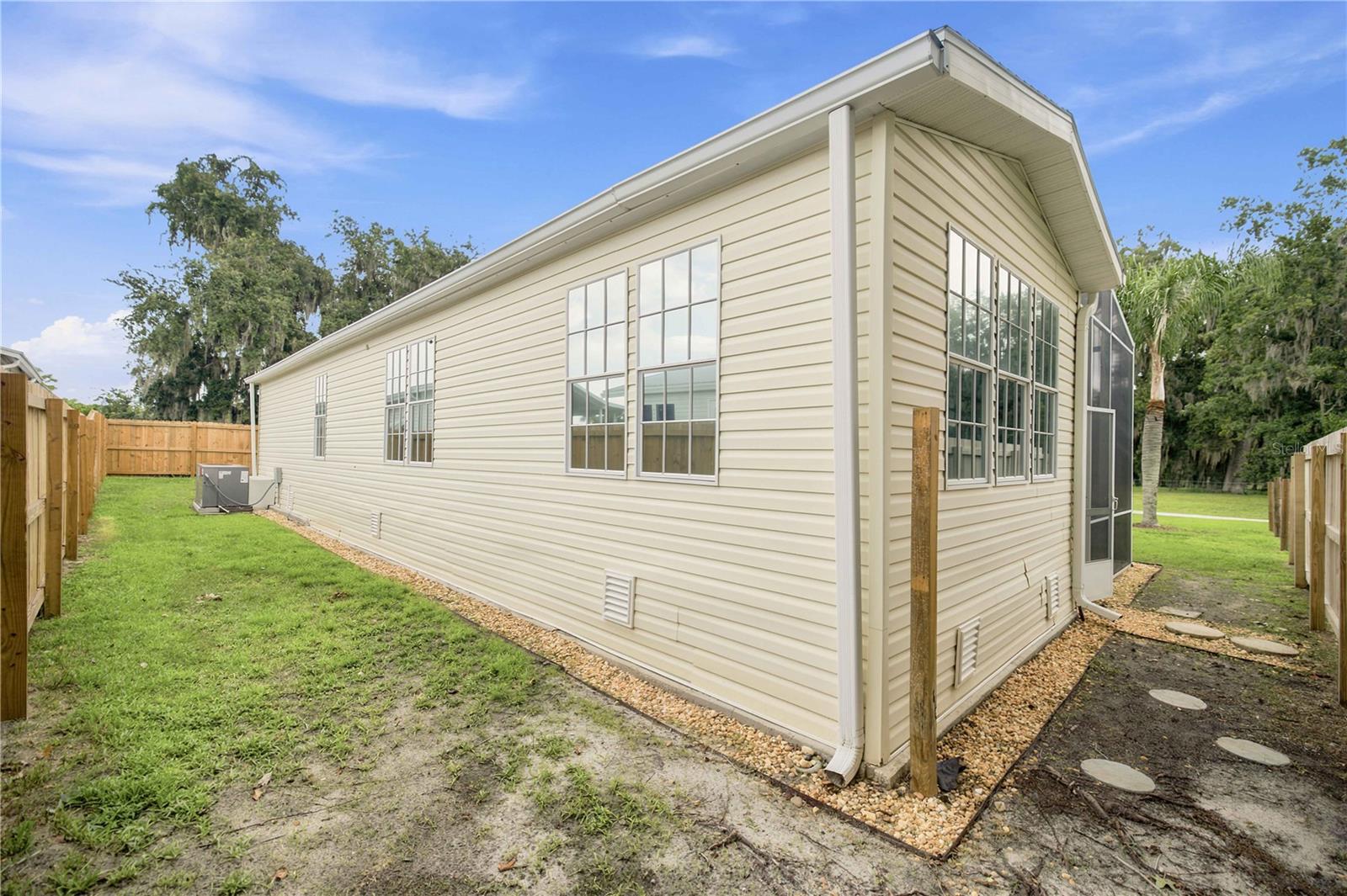 5230 LEXINGTON CIR, WILDWOOD, FL — photo 29