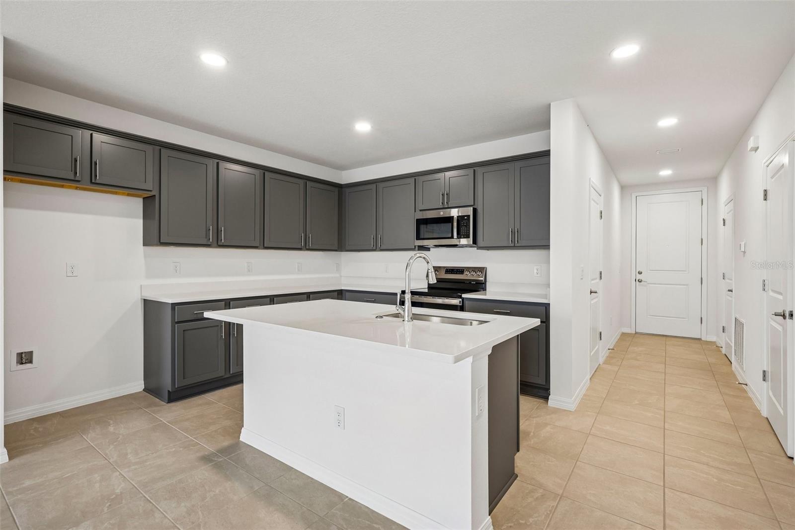 6848 HOLCOMBE DOWN DR, ZEPHYRHILLS, FL — photo 4