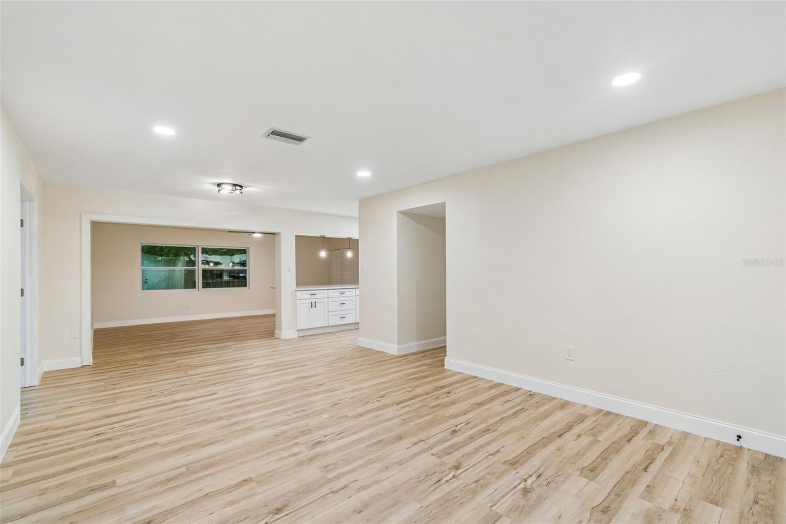 6781 33RD AVE N, ST PETERSBURG, FL — photo 6