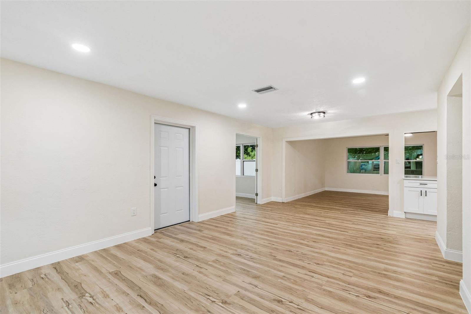 6781 33RD AVE N, ST PETERSBURG, FL — photo 8
