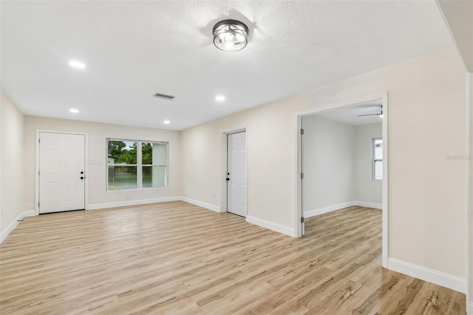 6781 33RD AVE N, ST PETERSBURG, FL — photo 9