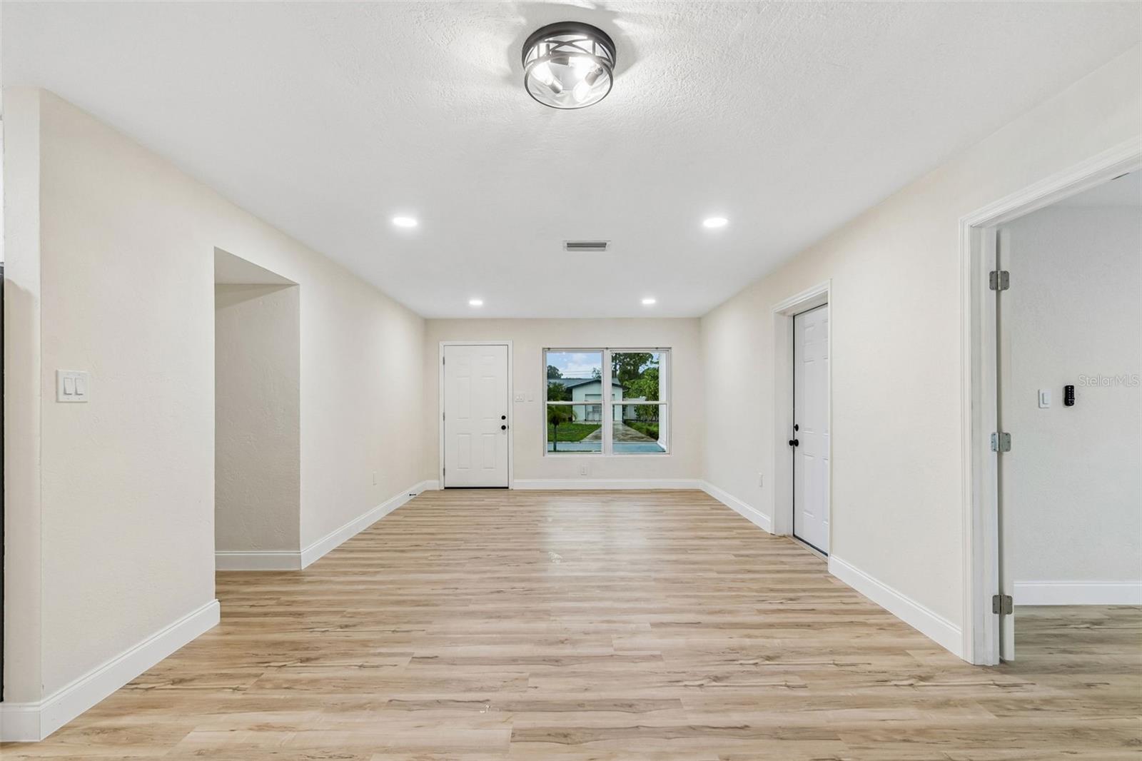 6781 33RD AVE N, ST PETERSBURG, FL — photo 10