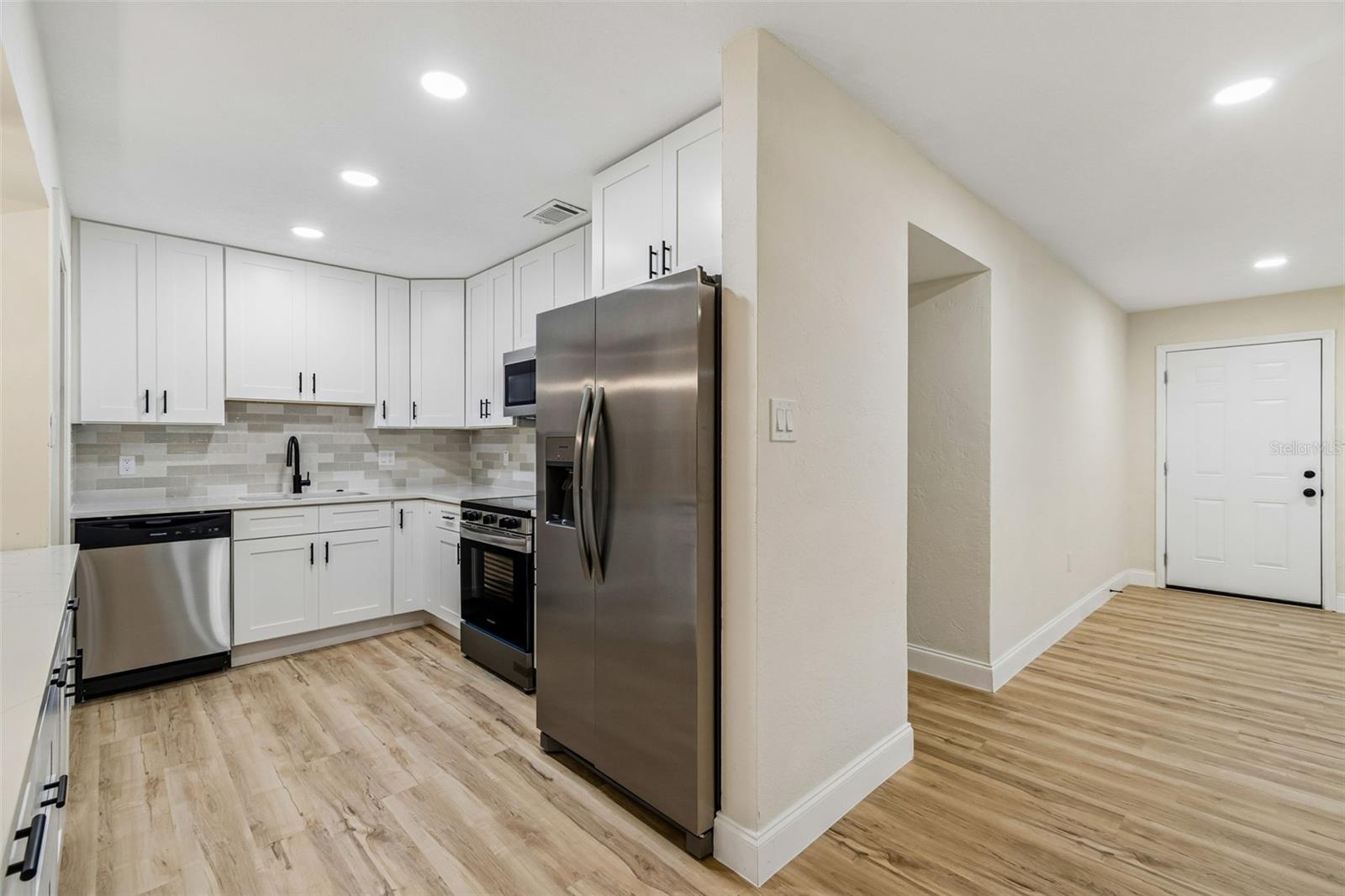 6781 33RD AVE N, ST PETERSBURG, FL — photo 14