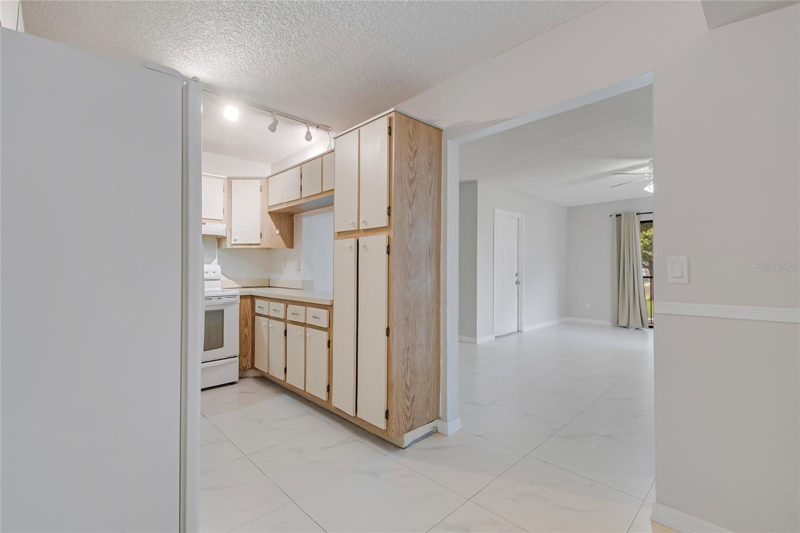 8201 SUN SPRING CIR #C2, ORLANDO, FL — photo 13