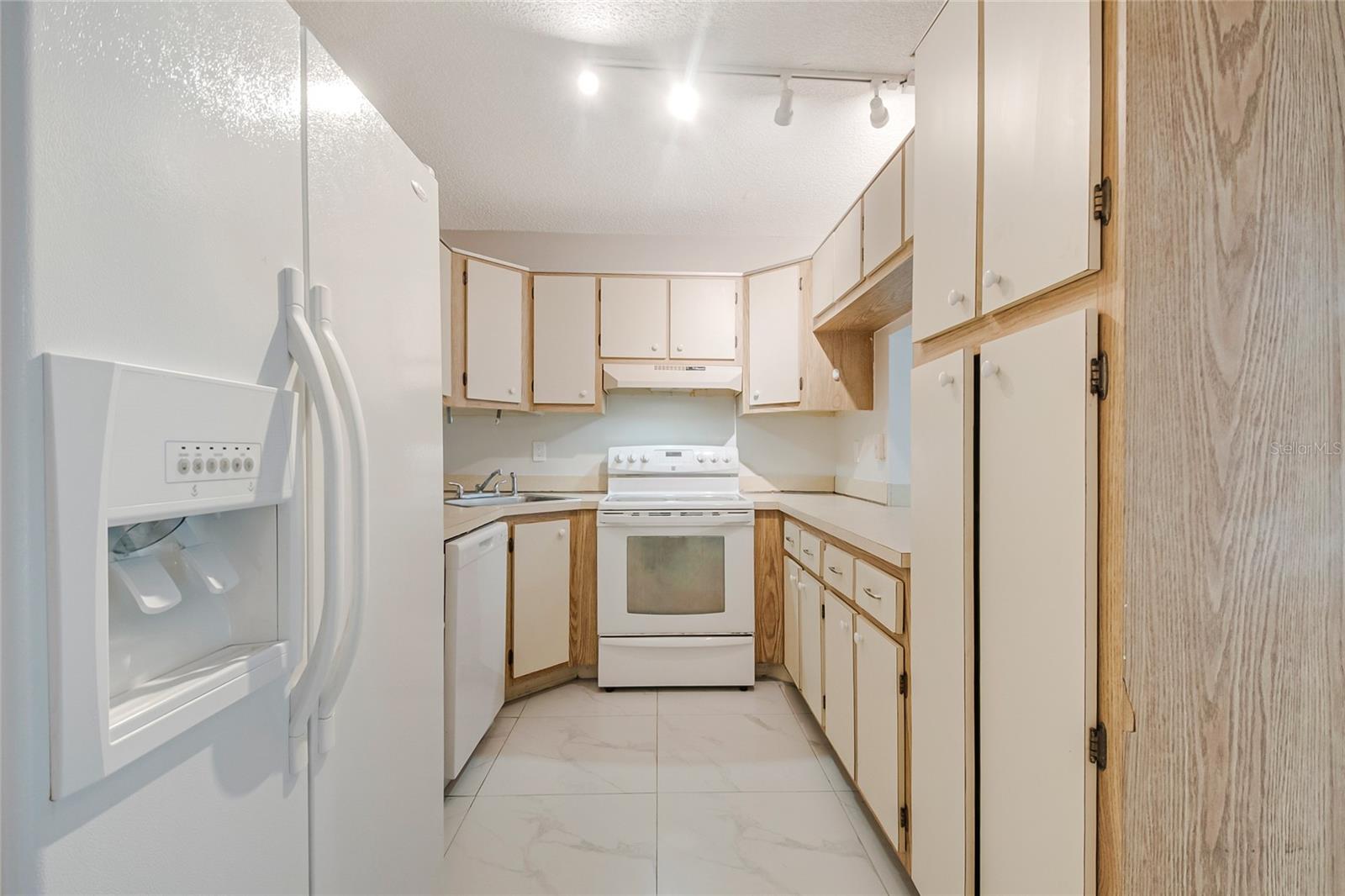8201 SUN SPRING CIR #C2, ORLANDO, FL — photo 14
