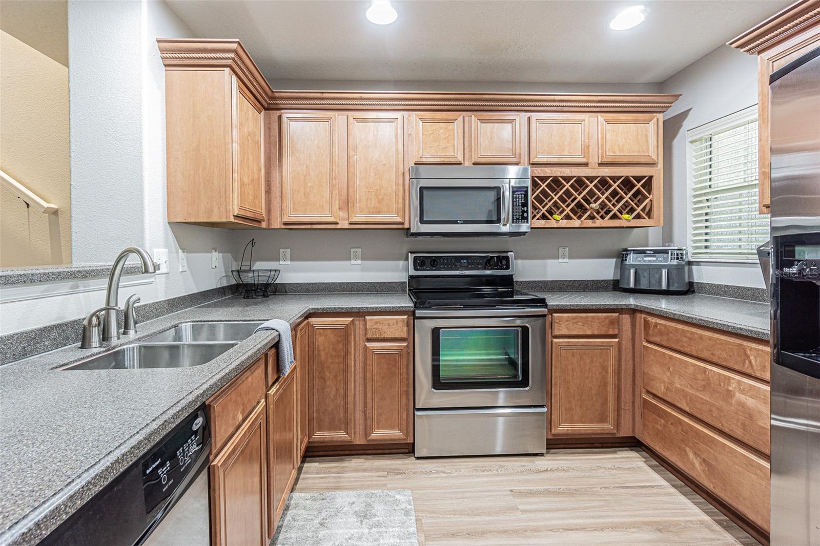 526 WHEATON TRENT PL, TAMPA, FL — photo 2