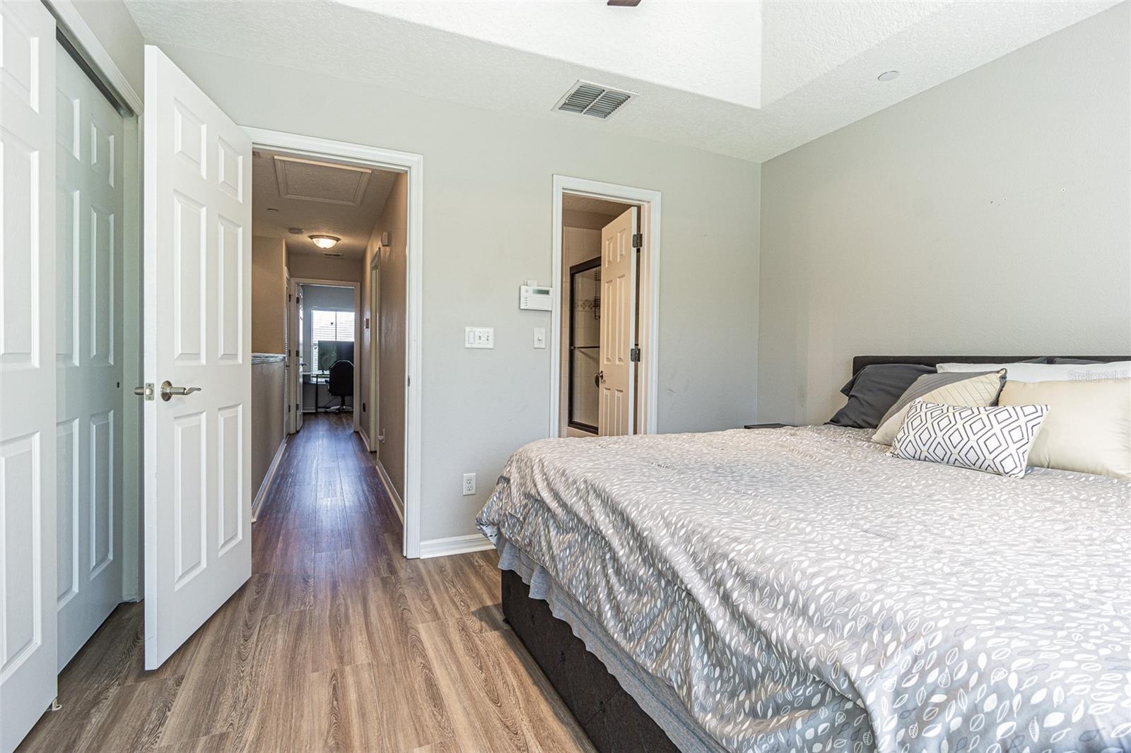 526 WHEATON TRENT PL, TAMPA, FL — photo 11