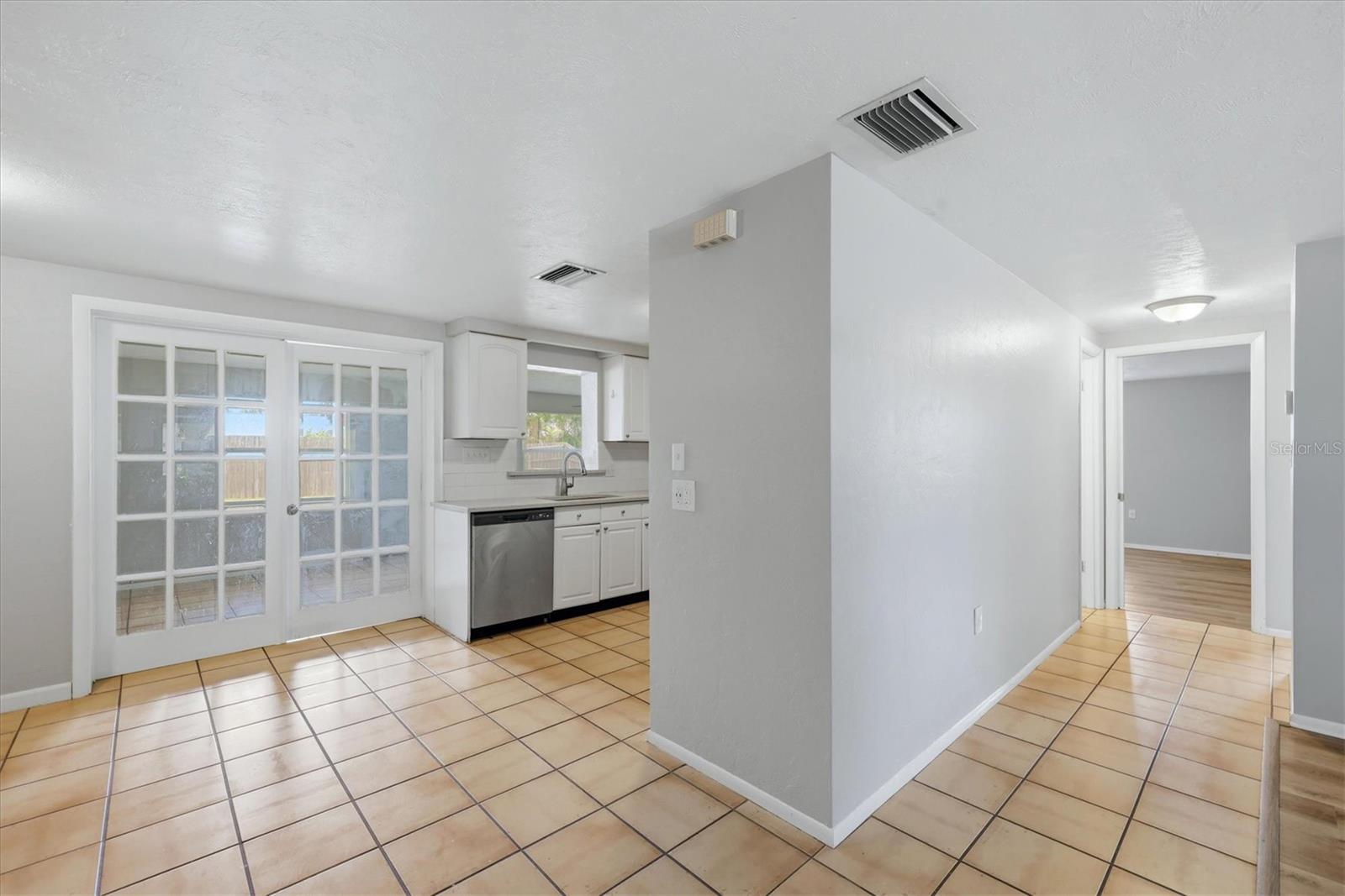 2173 FIESTA DR, SARASOTA, FL — photo 12