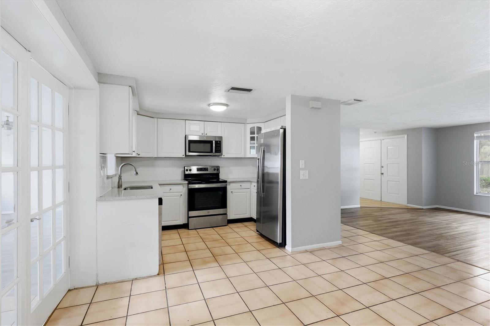 2173 FIESTA DR, SARASOTA, FL — photo 14