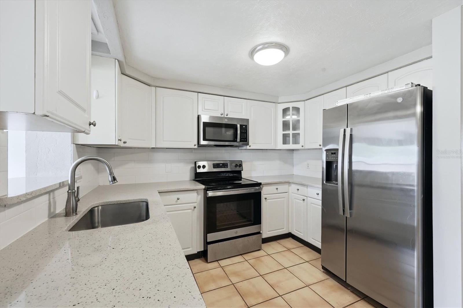 2173 FIESTA DR, SARASOTA, FL — photo 16