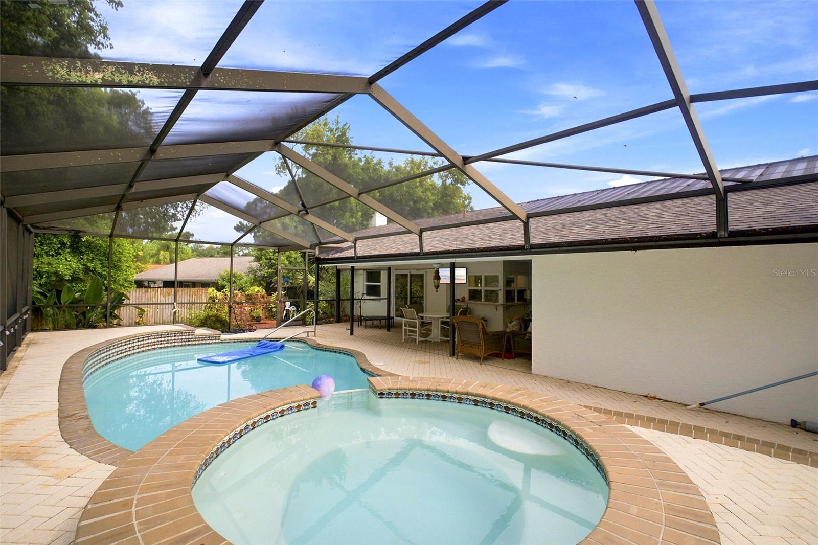 1071 PERSIMMON DR, PALM HARBOR, FL — photo 2