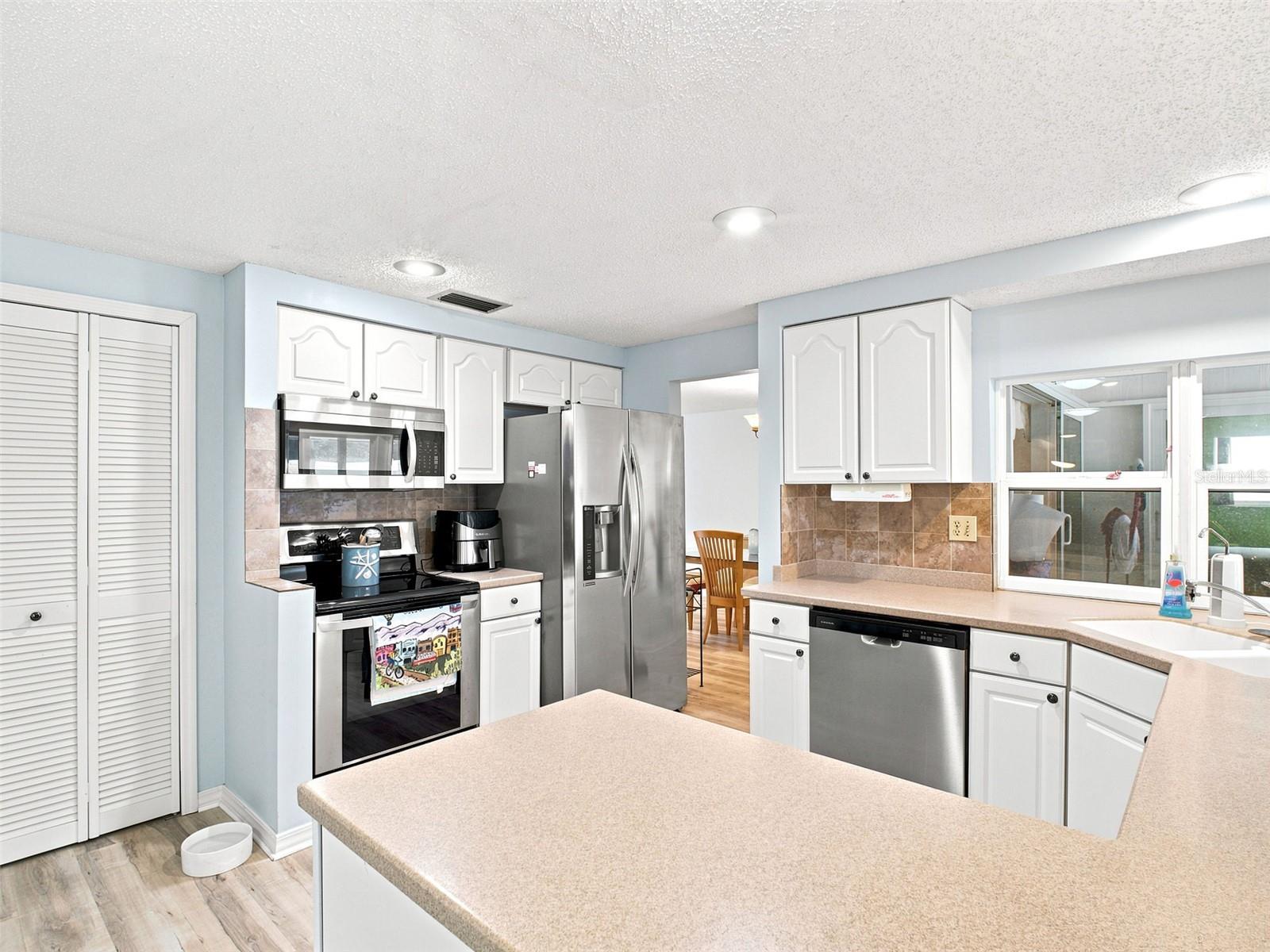 1071 PERSIMMON DR, PALM HARBOR, FL — photo 11