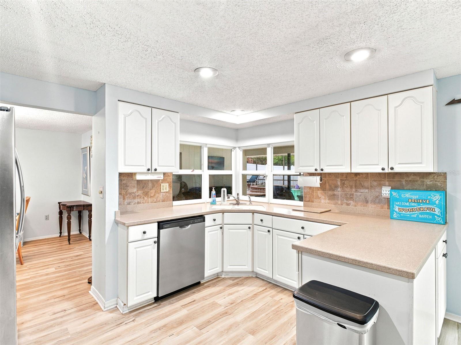 1071 PERSIMMON DR, PALM HARBOR, FL — photo 12