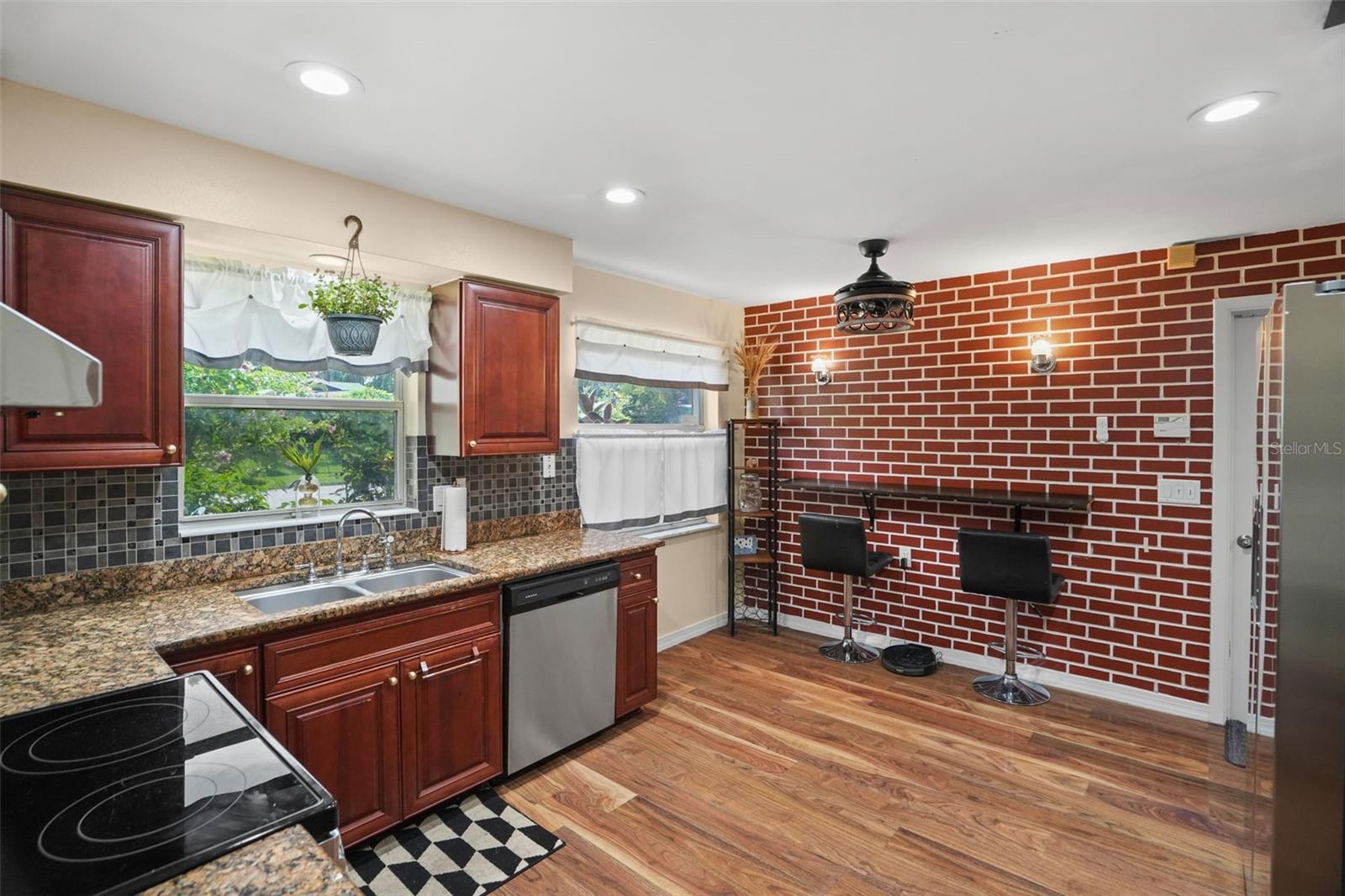 1564 SANTA MONICA DR, DUNEDIN, FL — photo 2