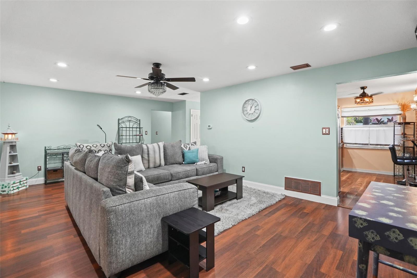 1564 SANTA MONICA DR, DUNEDIN, FL — photo 10