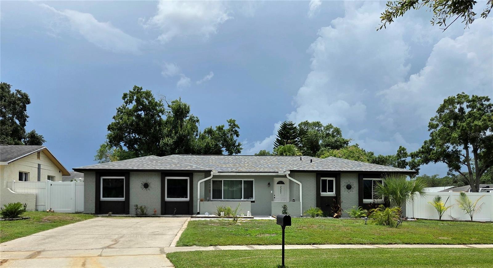 2245 ELIZABETH DR, BRANDON, FL