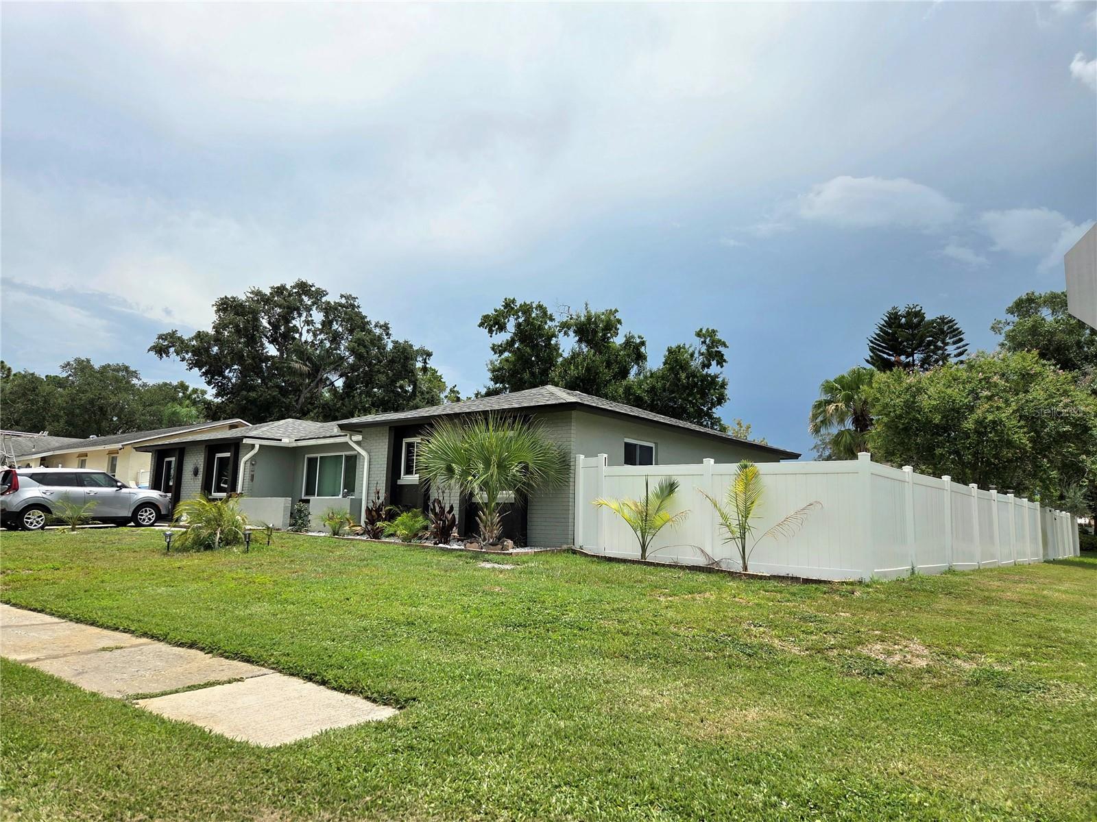 2245 ELIZABETH DR, BRANDON, FL — photo 3