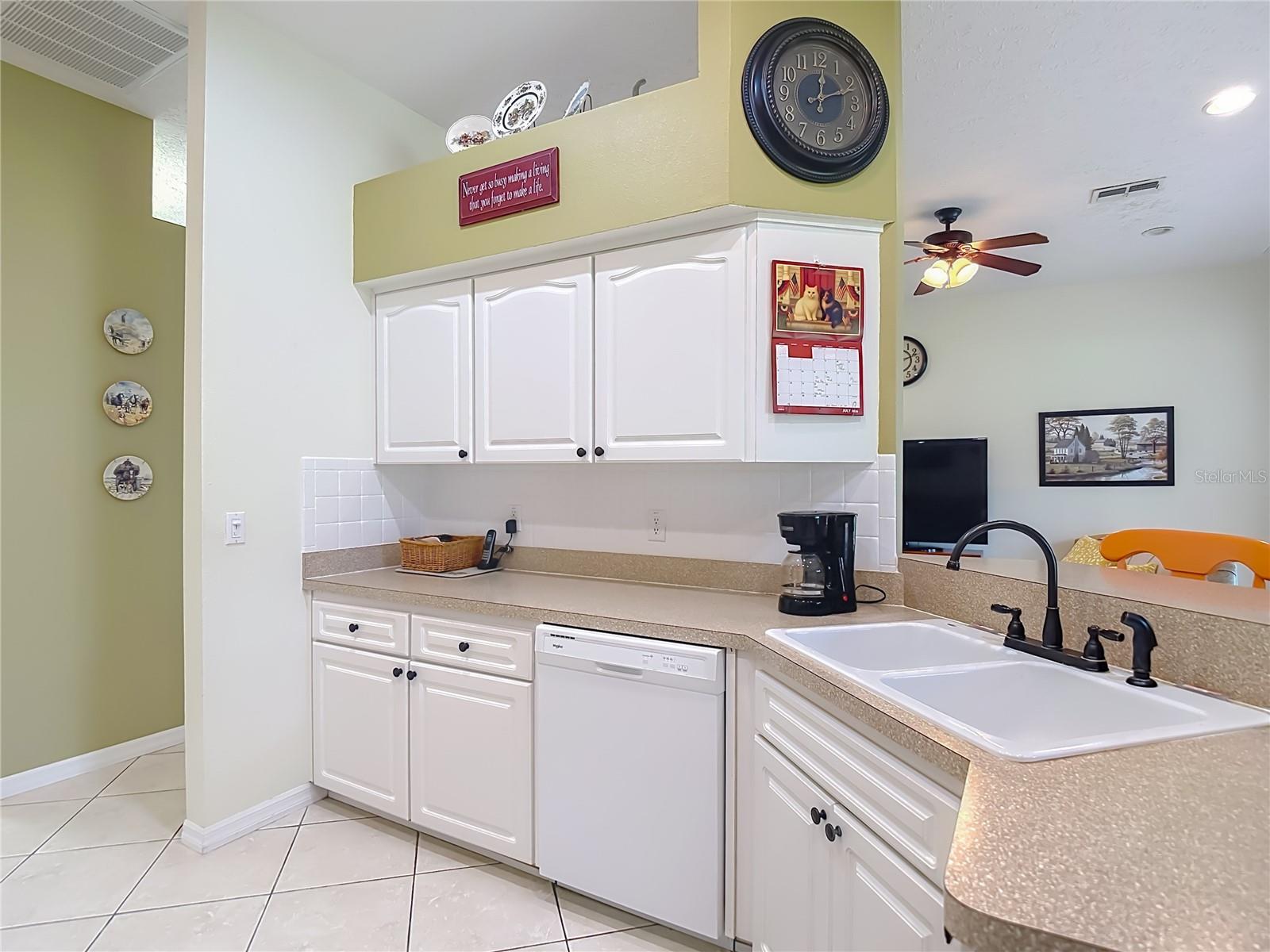 13540 PLANTATION LAKE CIR, HUDSON, FL — photo 16