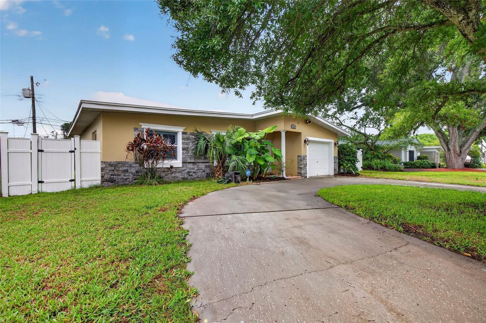 12496 136TH LN, LARGO, FL — photo 37