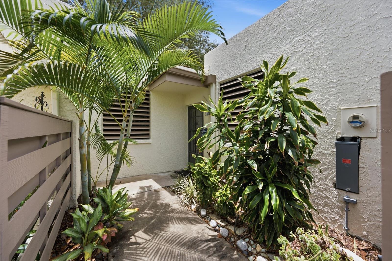240 SHERWOOD DR, BRADENTON, FL
