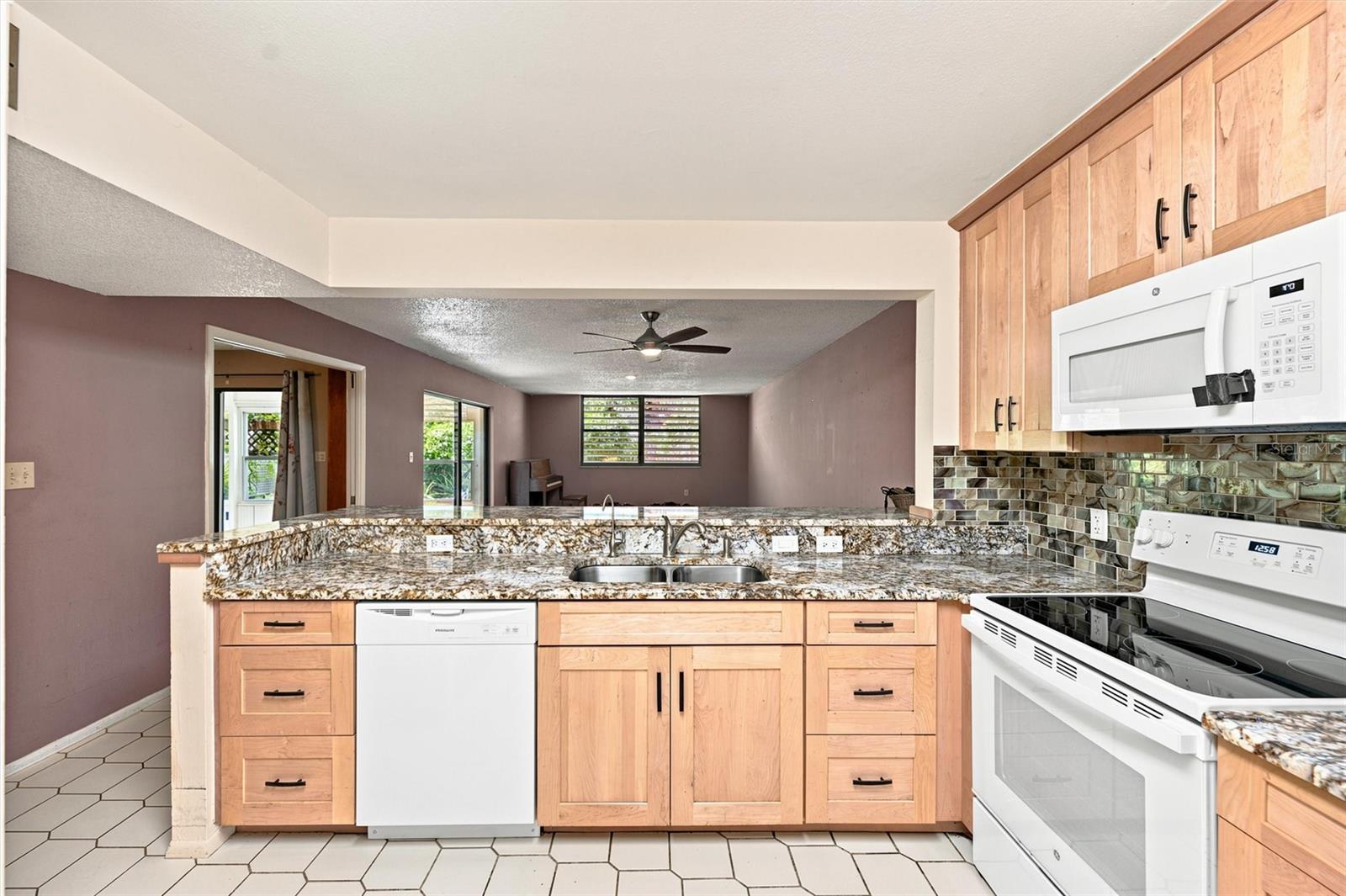 240 SHERWOOD DR, BRADENTON, FL — photo 7
