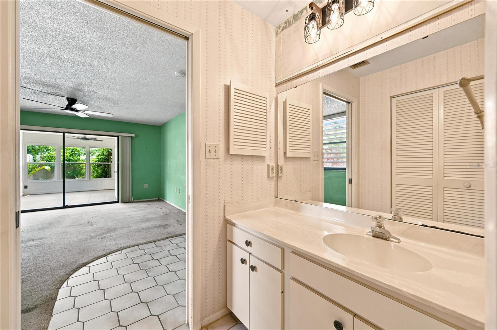 240 SHERWOOD DR, BRADENTON, FL — photo 14