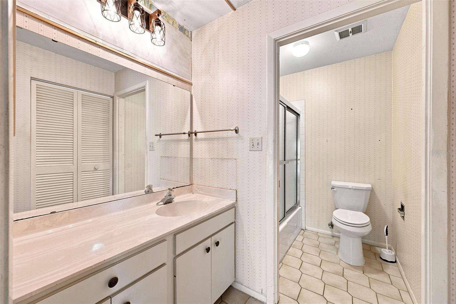 240 SHERWOOD DR, BRADENTON, FL — photo 15