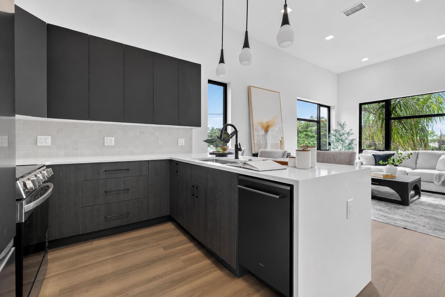 108 36TH ST N, ST PETERSBURG, FL — photo 13