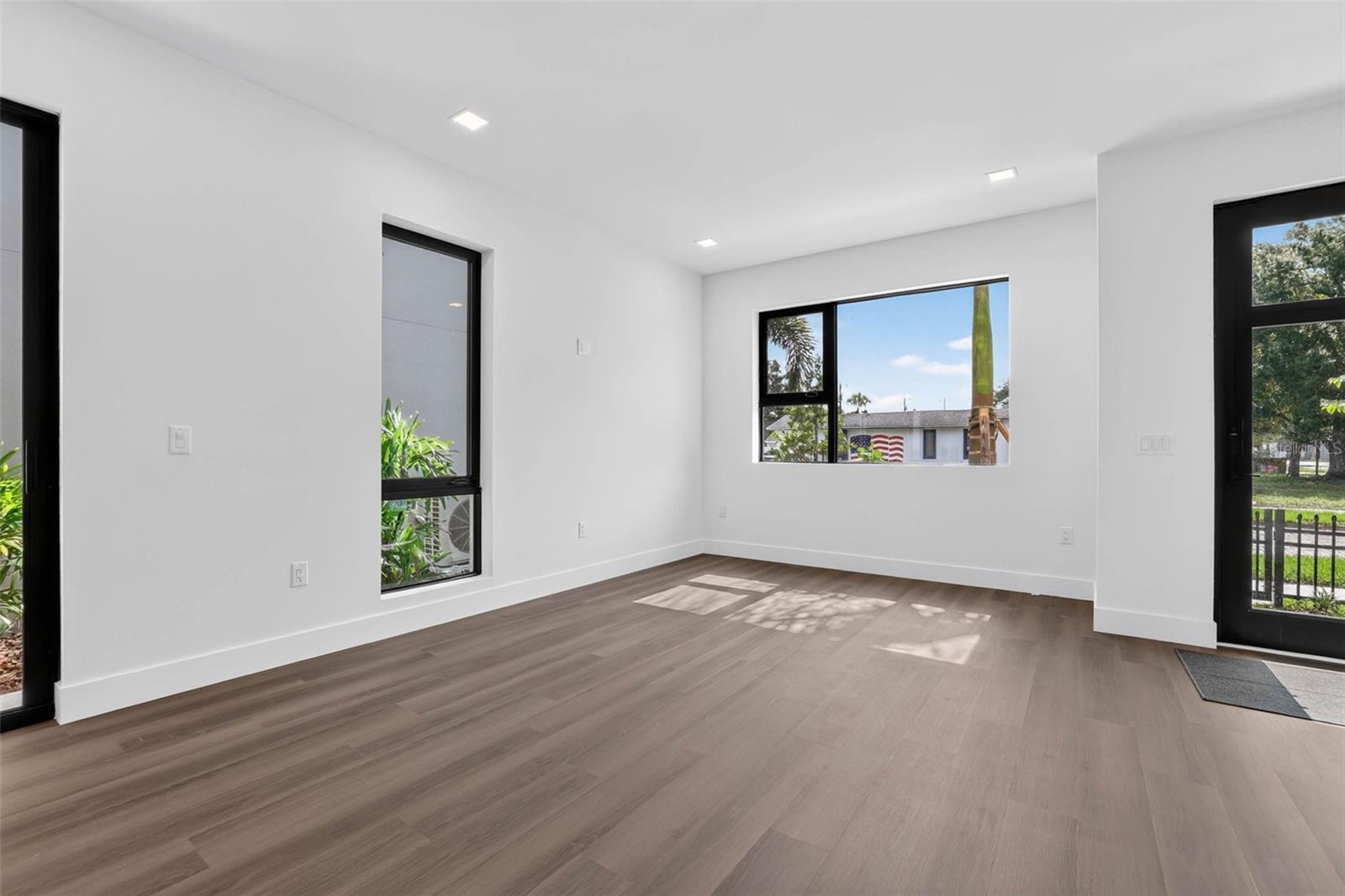 100 36TH ST N, ST PETERSBURG, FL — photo 12