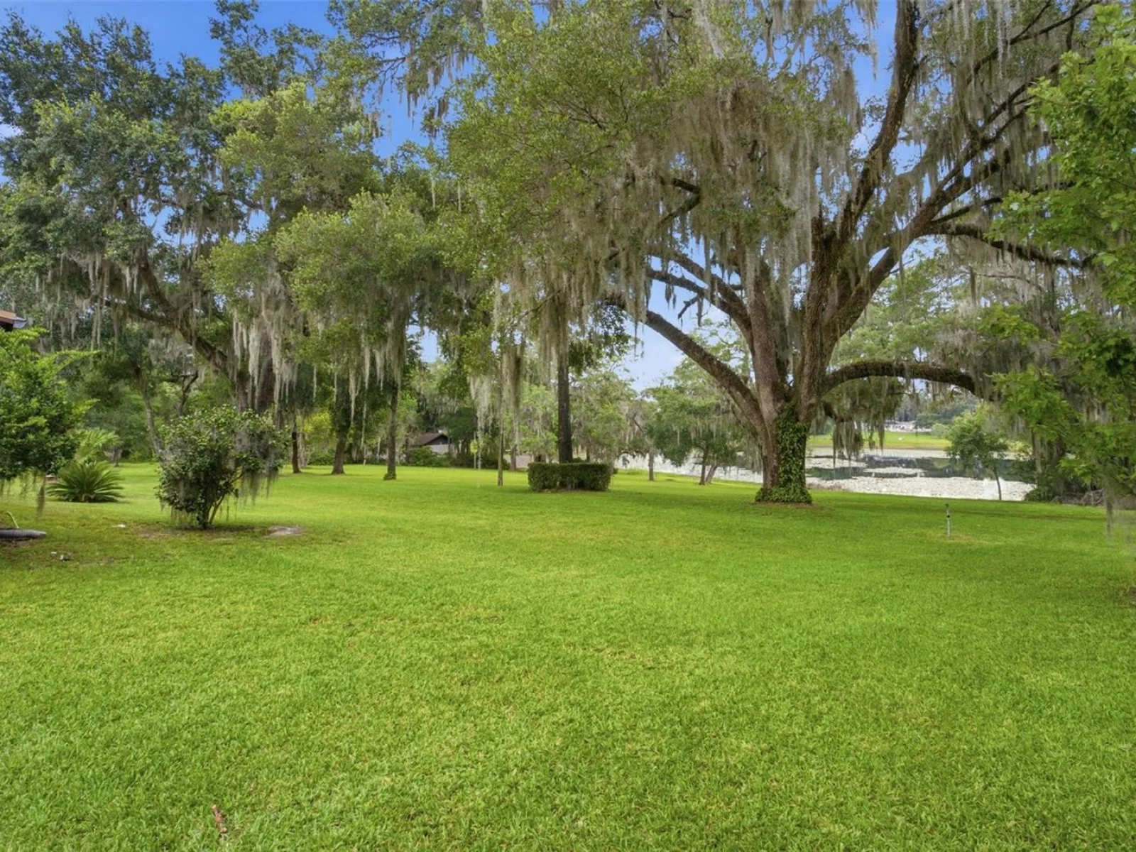 38700 LAKEVIEW DR, LADY LAKE, FL — photo 10
