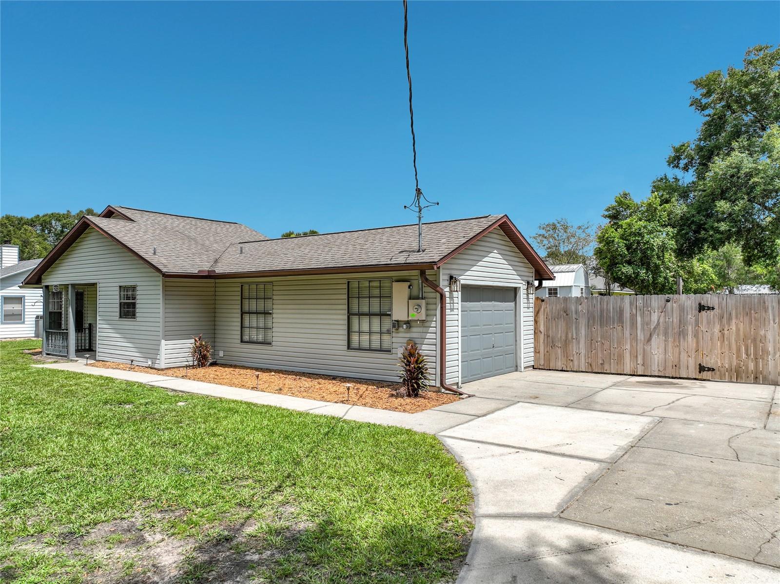 25121 ALGONQUIN AVE, SORRENTO, FL — photo 3