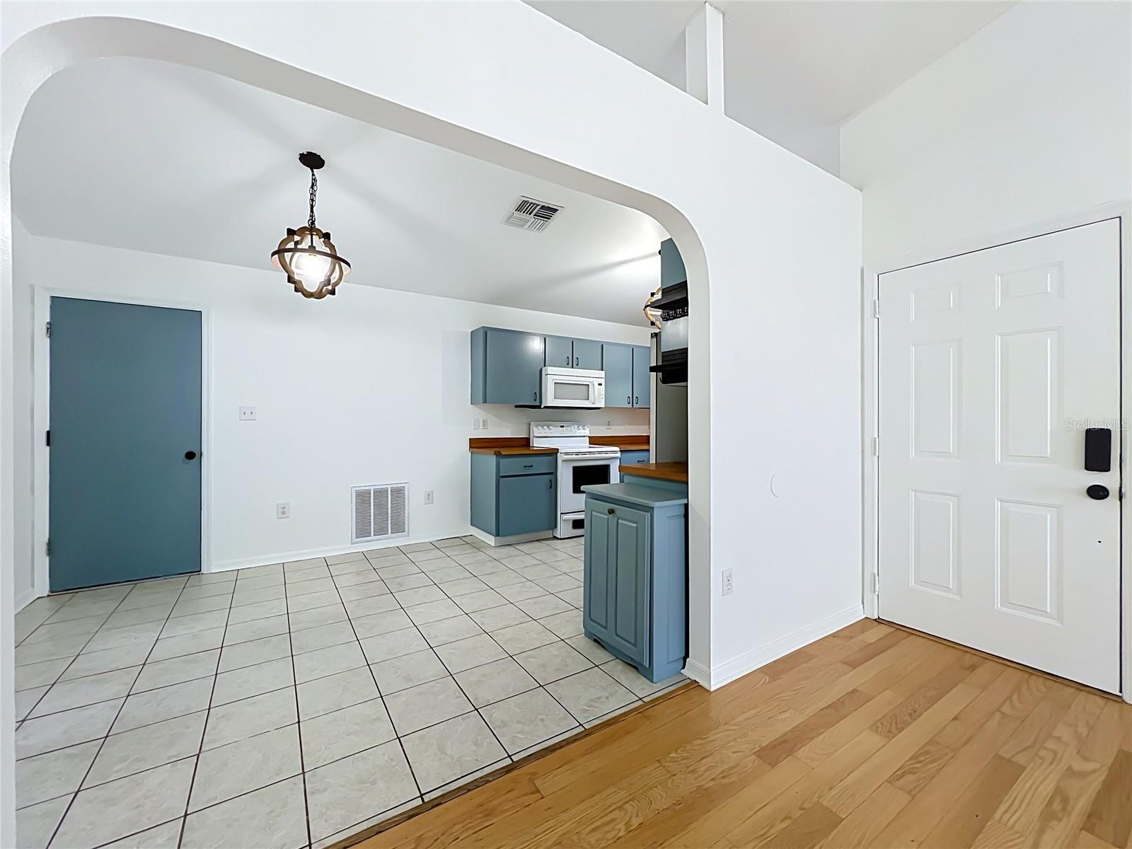 25121 ALGONQUIN AVE, SORRENTO, FL — photo 12