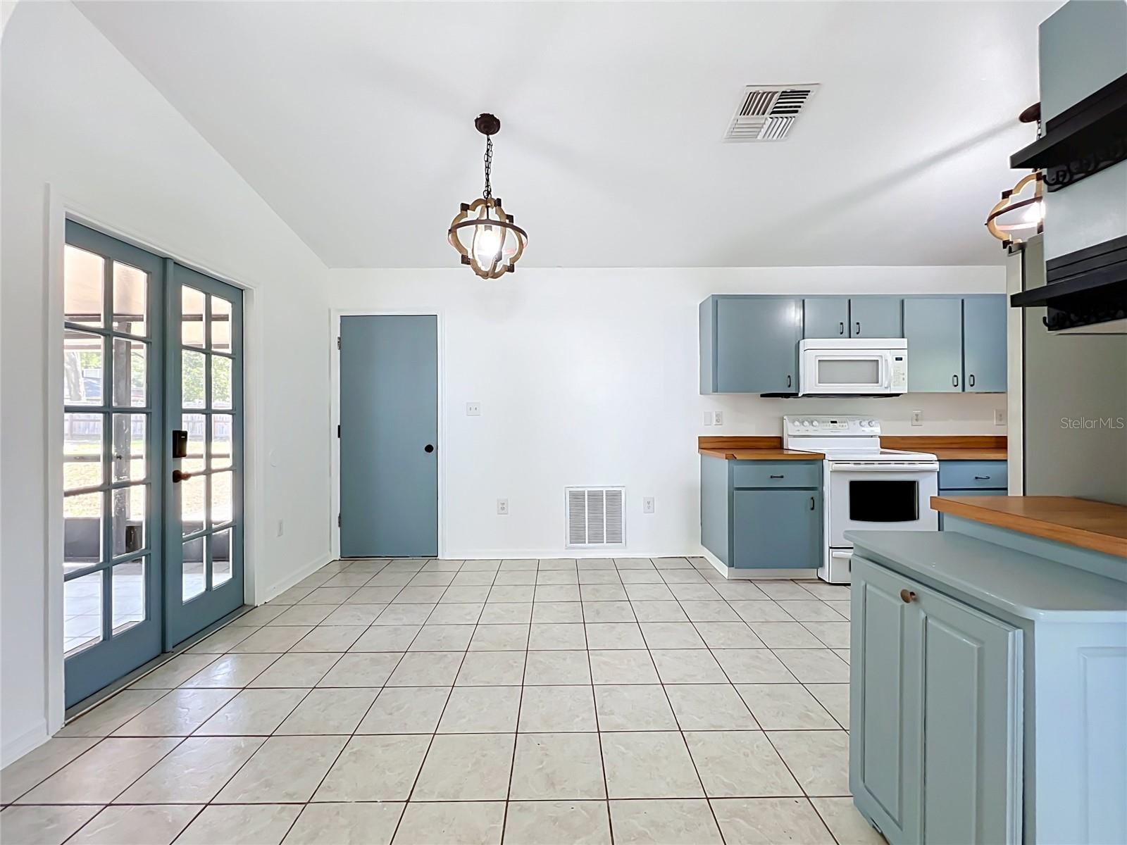 25121 ALGONQUIN AVE, SORRENTO, FL — photo 13