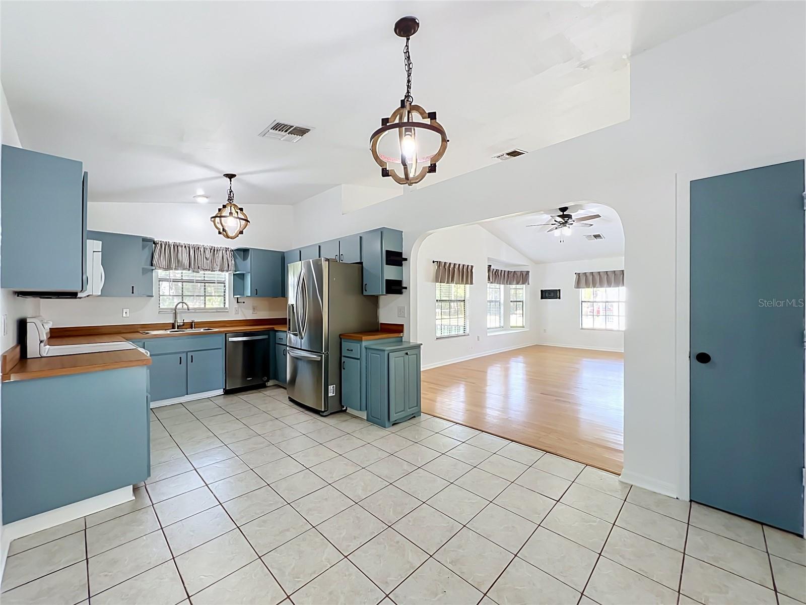 25121 ALGONQUIN AVE, SORRENTO, FL — photo 16