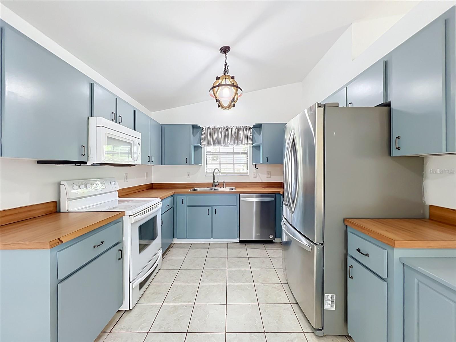 25121 ALGONQUIN AVE, SORRENTO, FL — photo 18