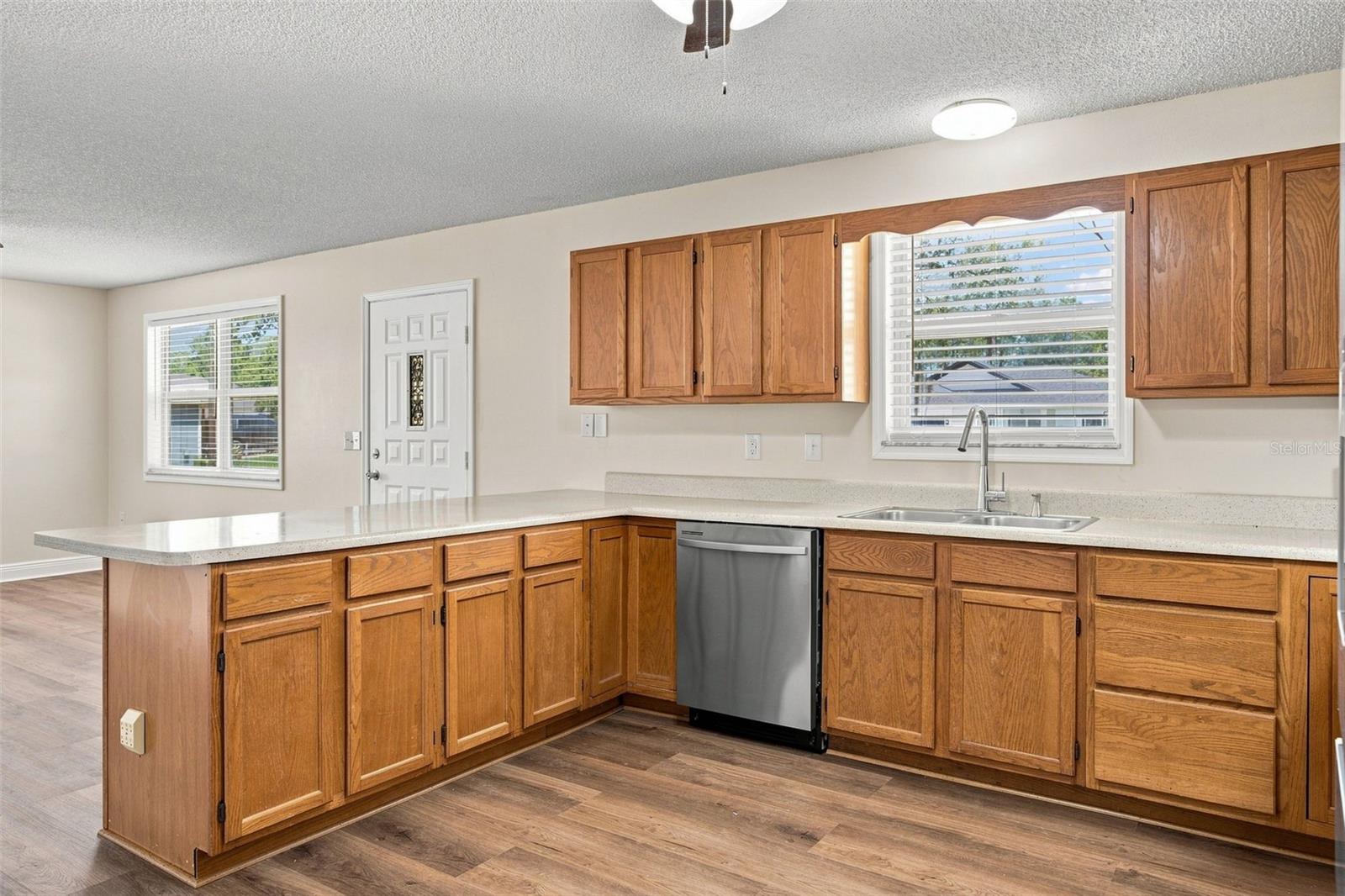 10380 GOLDEN AVE, WEEKI WACHEE, FL — photo 15