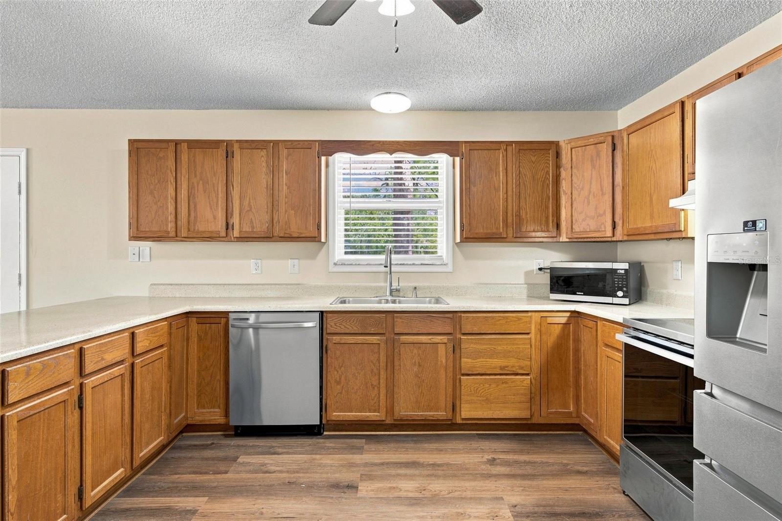 10380 GOLDEN AVE, WEEKI WACHEE, FL — photo 17
