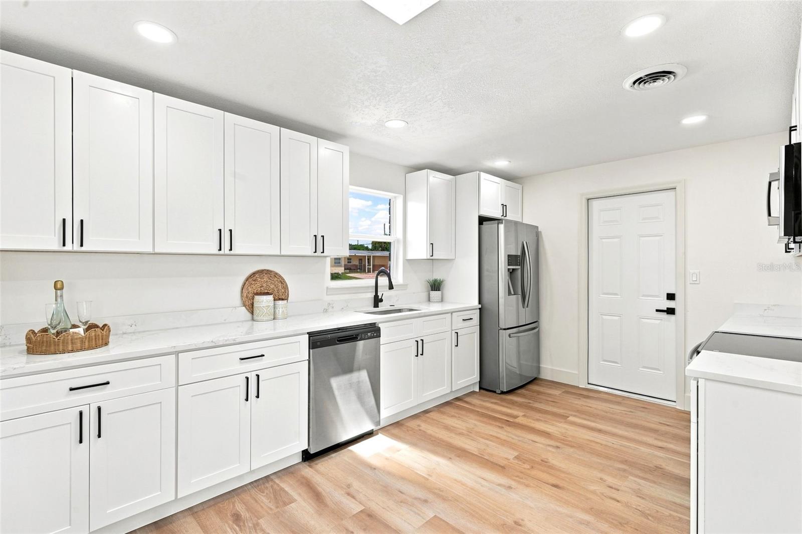2542 W CORAL WAY, DAYTONA BEACH, FL — photo 16
