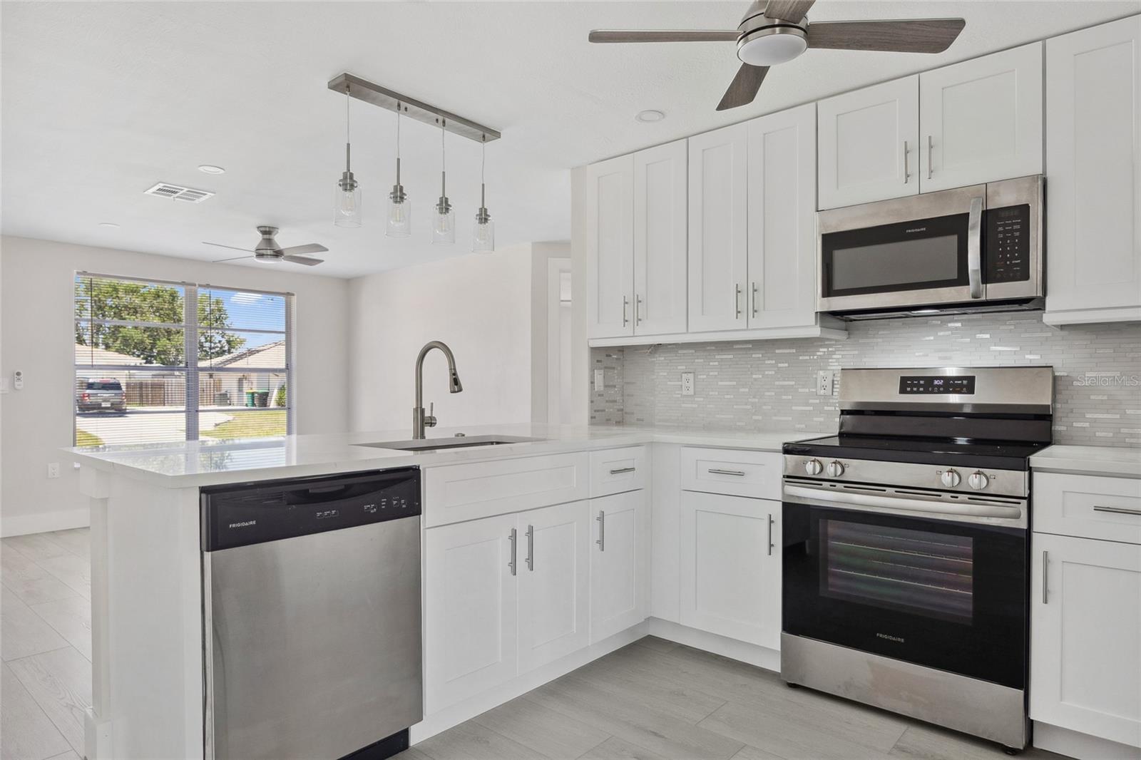 10517 GREENWAY AVE, ENGLEWOOD, FL — photo 9