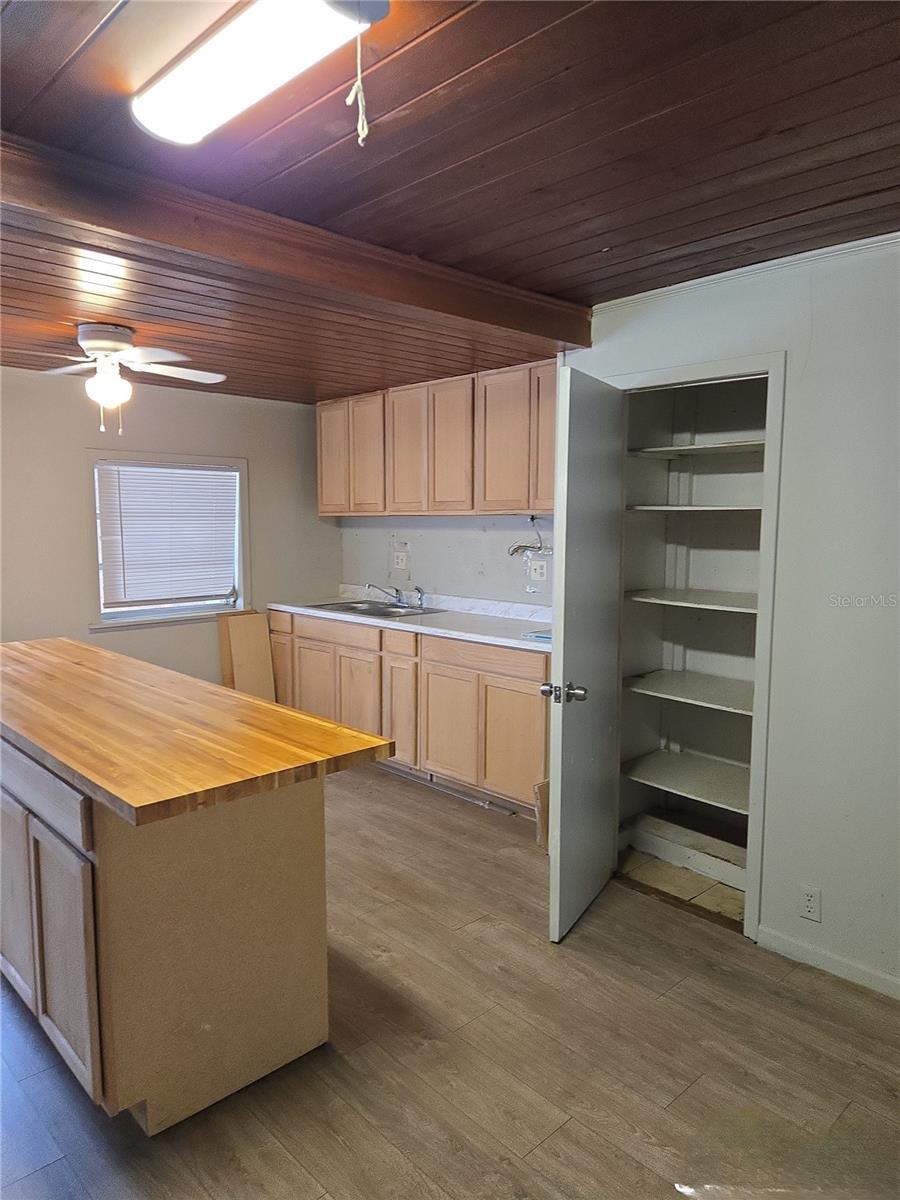 1402 MALUHIA DR, TAMPA, FL — photo 19