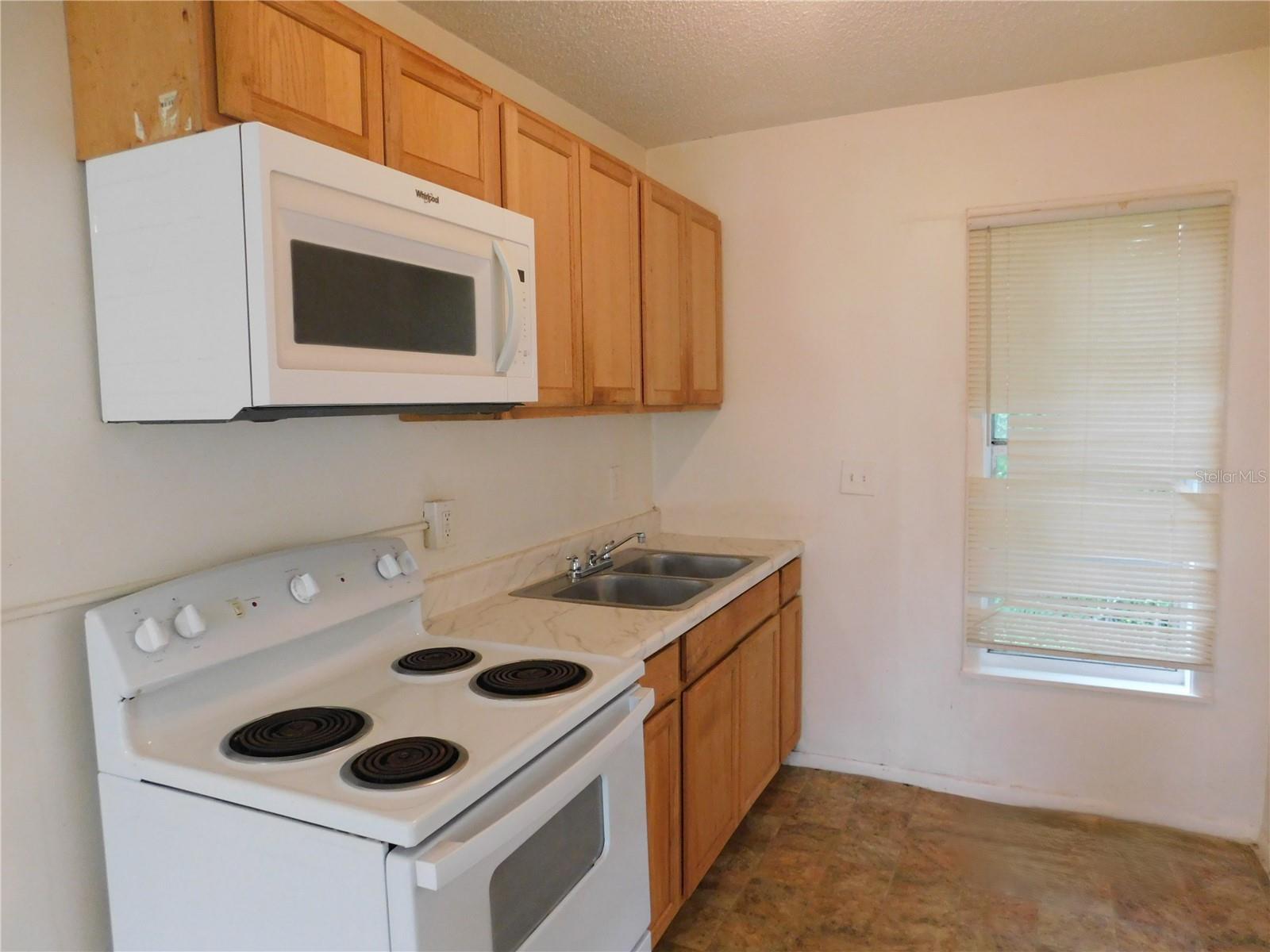 1402 MALUHIA DR, TAMPA, FL — photo 22