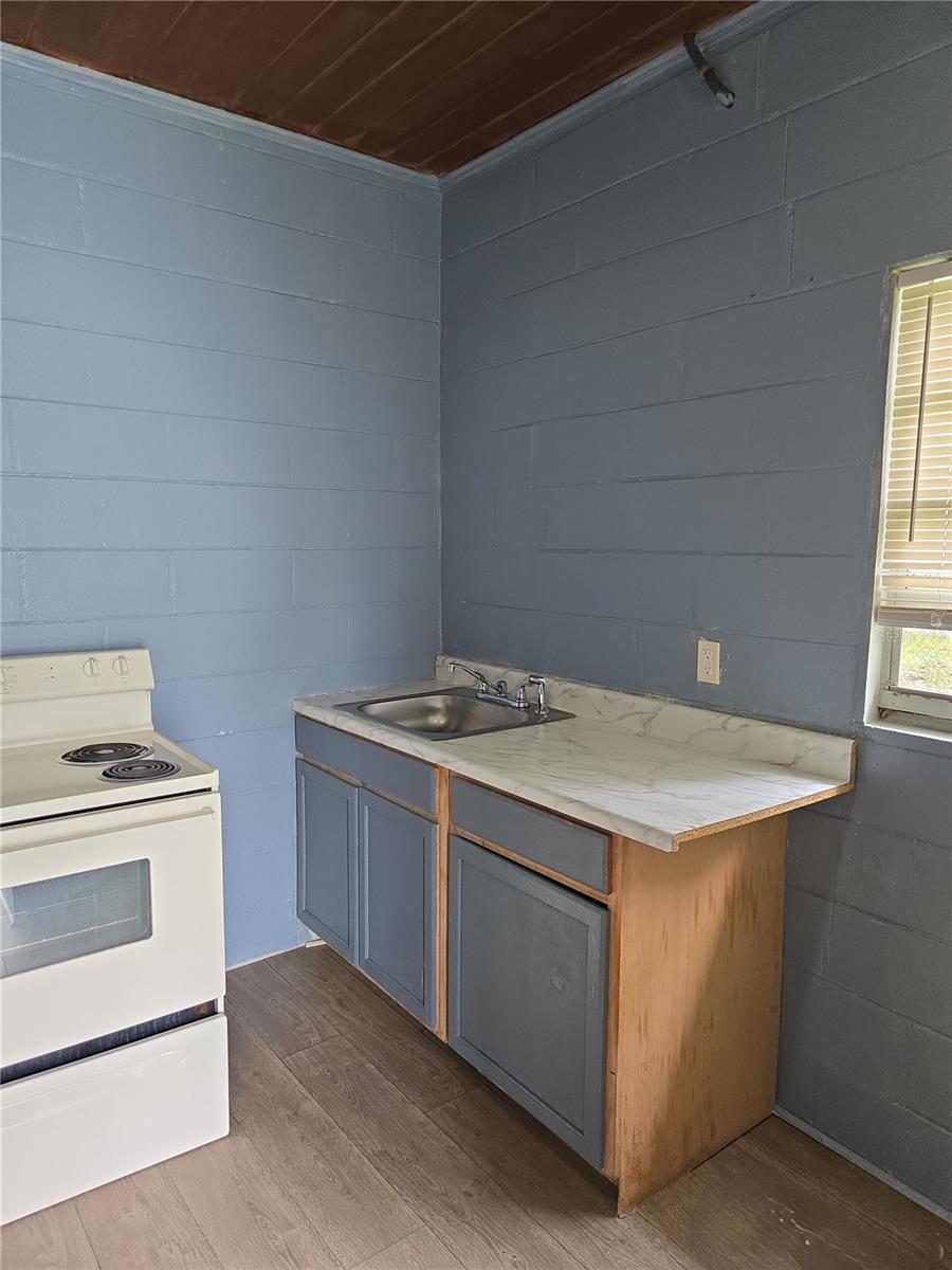 1402 MALUHIA DR, TAMPA, FL — photo 27