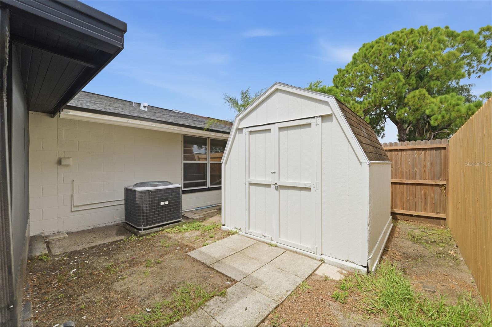 8602 BRIAR GROVE CIR, TAMPA, FL — photo 17