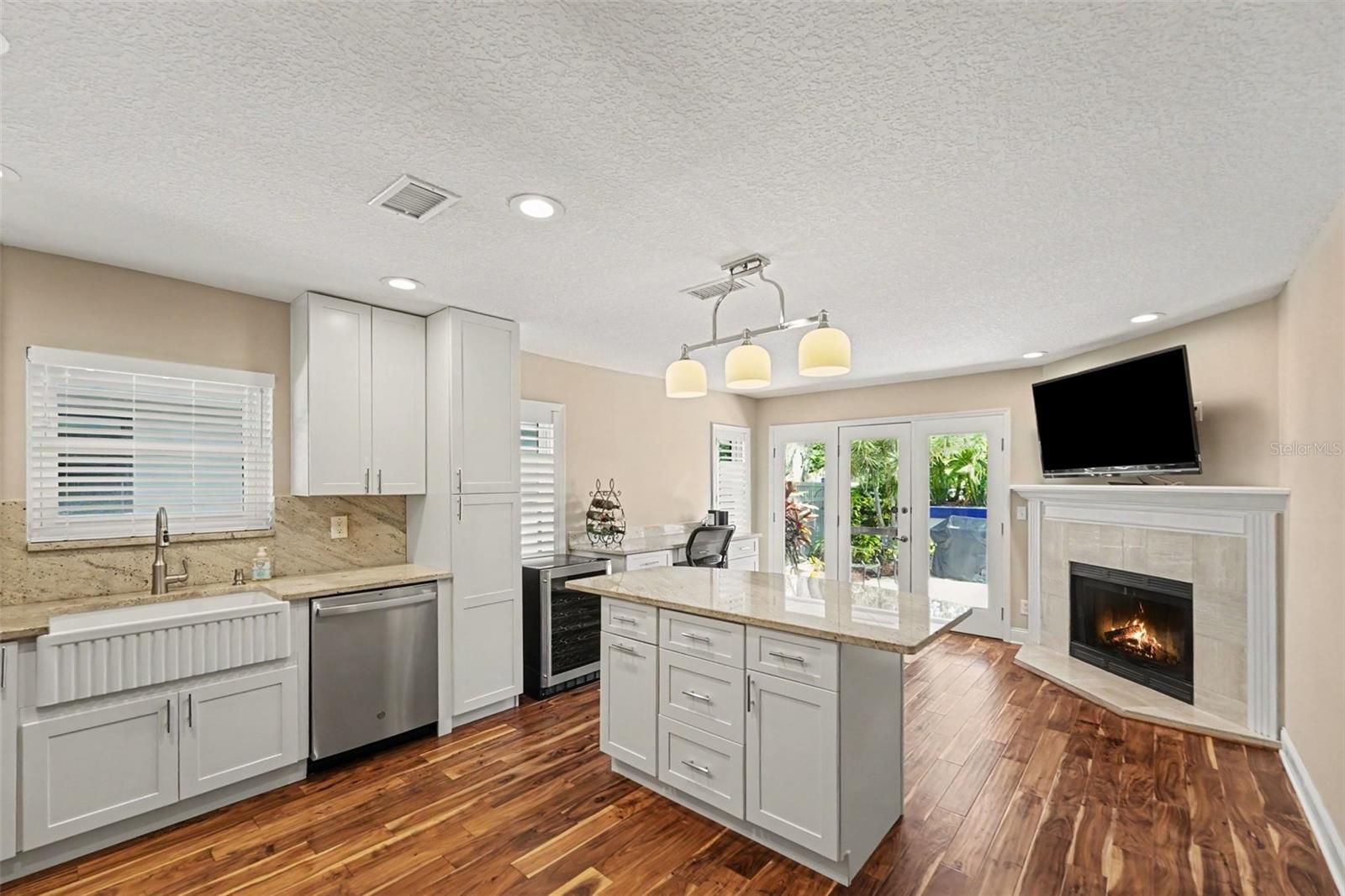 1683 WATERMARK CIR NE, ST PETERSBURG, FL — photo 9